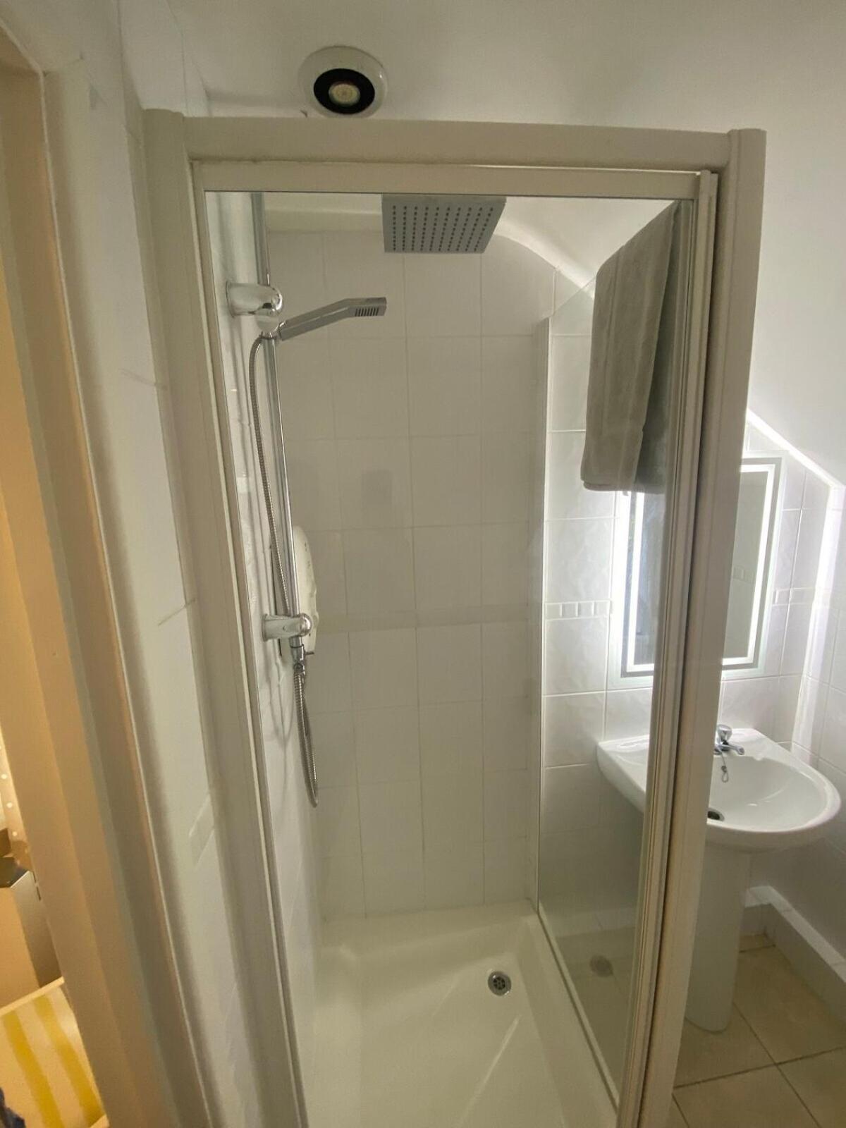 Private Entry Guesthouse Hideaway Hordle Εξωτερικό φωτογραφία