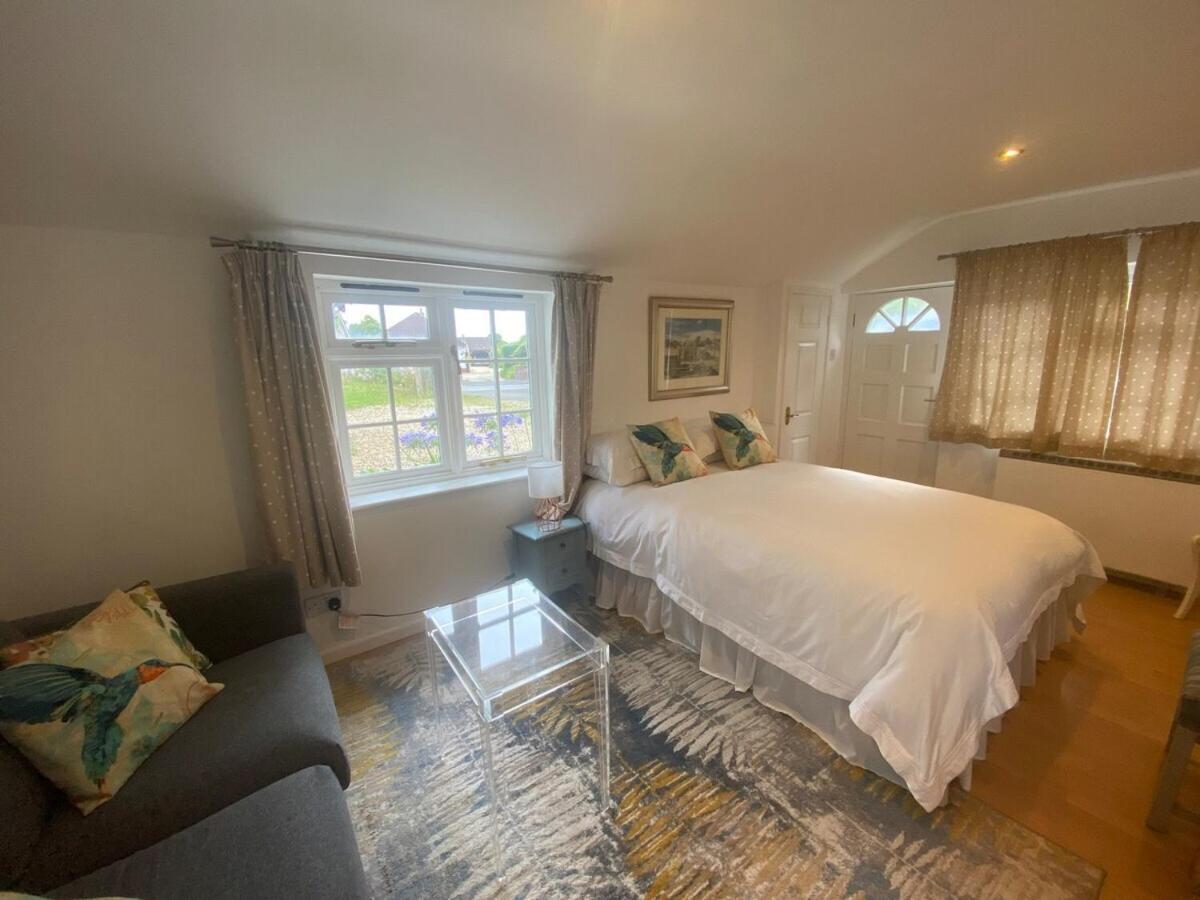 Private Entry Guesthouse Hideaway Hordle Εξωτερικό φωτογραφία